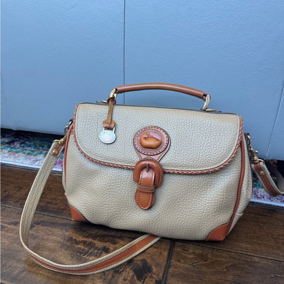 Vintage Dooney & Bourke Tan Crossbody Saddle Bag All Weather Pebbled Leather USA - Picture 1 of 9